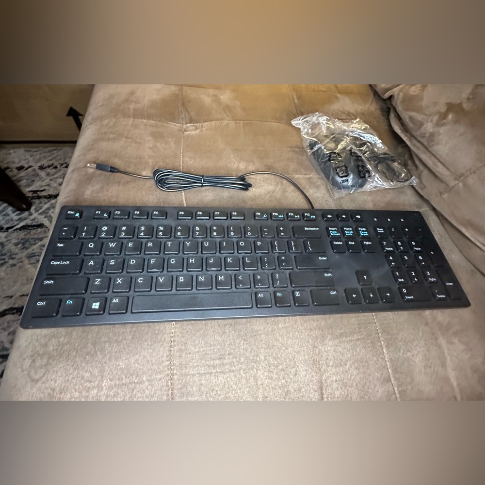 NWOT Dell wired usb full QWERTY keyboard and mouse
